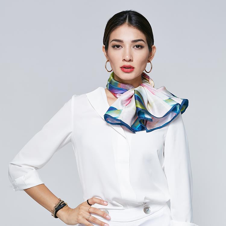Echarpe Floral En Soie De Mûre Floral Mulberry Silk Scarf