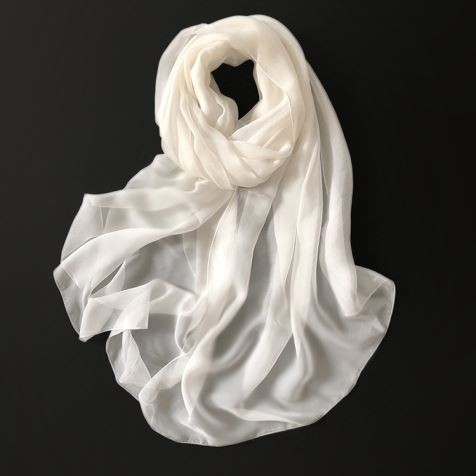 Écharpe longue en soie blanche