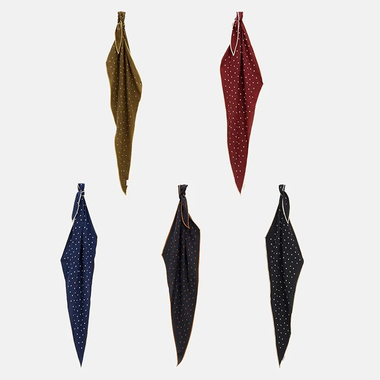 Des foulards pour les femmes